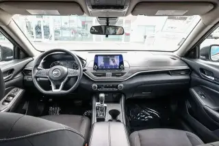 Nissan Altima 2025 2.5 SV 4dr Sedán