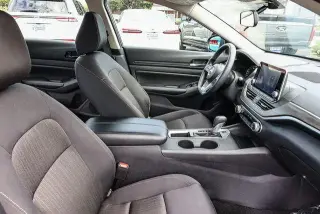 Nissan Altima 2025 2.5 SV 4dr Sedán