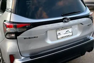 Subaru Forester 2026 AWD Touring Híbrido Crossover de 4 puertas