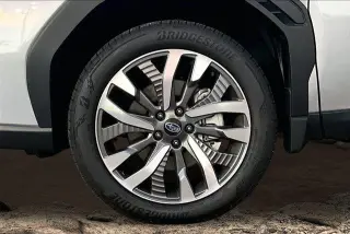 Subaru Forester 2026 AWD Touring Híbrido Crossover de 4 puertas