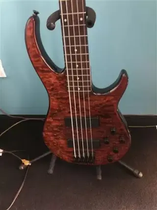 Clases de Bajo y Guitarra