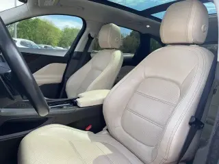 Jaguar F-PACE 2018 AWD 25t Prestige 4dr SUV