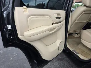 Cadillac Escalade 2004 tracción en las cuatro ruedas 4 puertas SUV