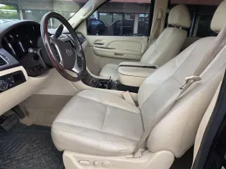 Cadillac Escalade 2004 tracción en las cuatro ruedas 4 puertas SUV