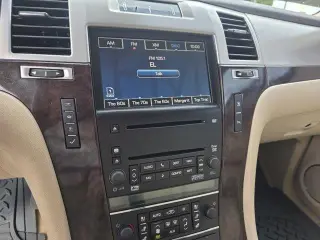 Cadillac Escalade 2004 tracción en las cuatro ruedas 4 puertas SUV