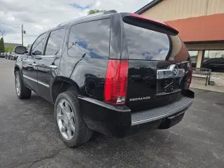 Cadillac Escalade 2004 tracción en las cuatro ruedas 4 puertas SUV