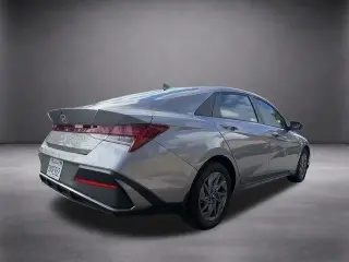 Hyundai ELANTRA Hybrid 2026 Blue 4dr Sedán