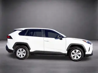 Toyota RAV4 2025 AWD LE SUV de 4 puertas