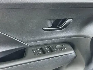 Hyundai KONA 2024 SEL Crossover 4 puertas