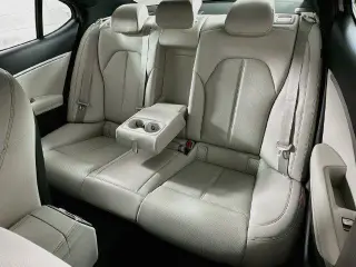 Genesis G70 2025 2.5T Standard Sedán 4 puertas