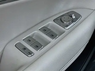 Genesis G70 2025 2.5T Standard Sedán 4 puertas