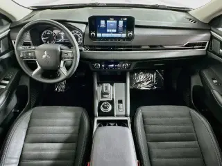 Mitsubishi Outlander 2023 SE 4dr SUV