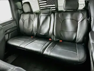 Ram 1500 2022 4x4 Big Horn Cabina Crew 5.6 ft. SB Pickup de 4 puertas