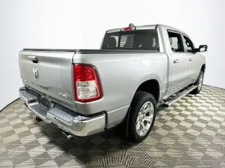 Ram 1500 2022 4x4 Big Horn Cabina Crew 5.6 ft. SB Pickup de 4 puertas
