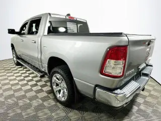 Ram 1500 2022 4x4 Big Horn Cabina Crew 5.6 ft. SB Pickup de 4 puertas