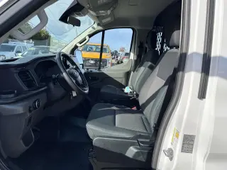 Ford Transit 2025 250 3 puertas SWB Techo Bajo Furgón de Carga