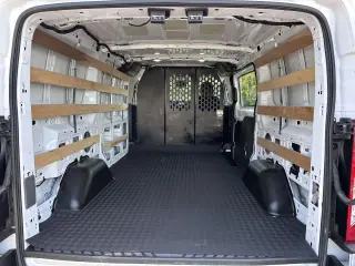 Ford Transit 2025 250 3 puertas SWB Techo Bajo Furgón de Carga
