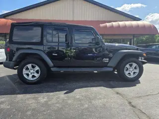 Jeep Wrangler Unlimited 2018 4x4 Deportivo 4SUV (lanzamiento a mitad de año)