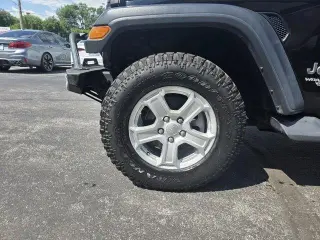 Jeep Wrangler Unlimited 2018 4x4 Deportivo 4SUV (lanzamiento a mitad de año)