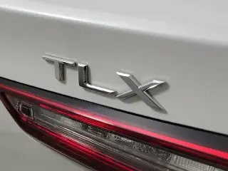 Sedán Acura TLX 2023 de 4 puertas