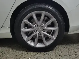 Sedán Acura TLX 2023 de 4 puertas