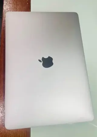 COMPUTADORA CASI NUEVA