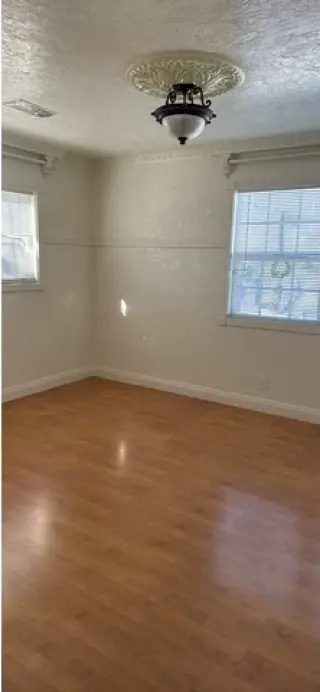 Se renta cuarto con baño