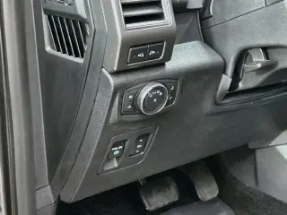Ford F-150 2018 4x4 XLT 4dr SuperCrew 5.5 ft. SB