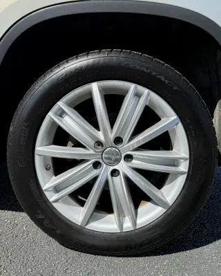 2011 VOLKSWAGEN TIGUAN