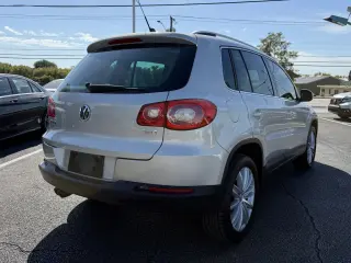 2011 VOLKSWAGEN TIGUAN