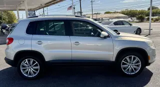 2011 VOLKSWAGEN TIGUAN