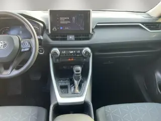 Toyota RAV4 2024 XLE 4dr SUV