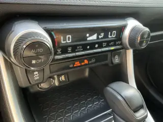 Toyota RAV4 2024 XLE 4dr SUV