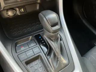 Toyota RAV4 2024 XLE 4dr SUV