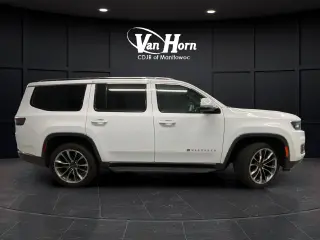 2022 Jeep Wagoneer