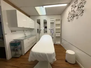 SOLICITO THERAPISTA MUJER SPA