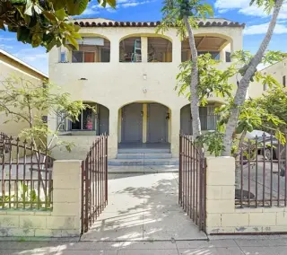 4 UNIDADES EN LOS ANGELES