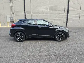 Toyota C-HR 2022 XLE 4dr Crossover
