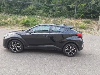 Toyota C-HR 2022 XLE 4dr Crossover