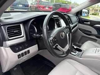 Toyota Highlander 2017 AWD XLE 4dr SUV