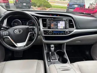 Toyota Highlander 2017 AWD XLE 4dr SUV