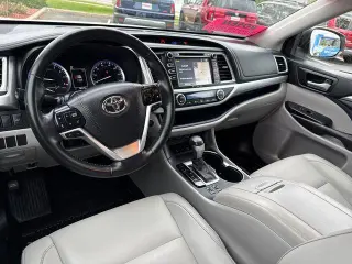 Toyota Highlander 2017 AWD XLE 4dr SUV