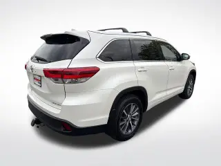 Toyota Highlander 2017 AWD XLE 4dr SUV