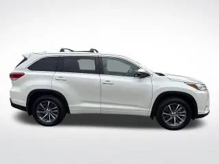 Toyota Highlander 2017 AWD XLE 4dr SUV