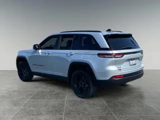 Jeep Grand Cherokee 2023 4x4 Laredo 4dr SUV