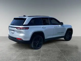 Jeep Grand Cherokee 2023 4x4 Laredo 4dr SUV