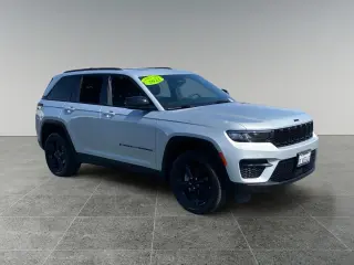 Jeep Grand Cherokee 2023 4x4 Laredo 4dr SUV