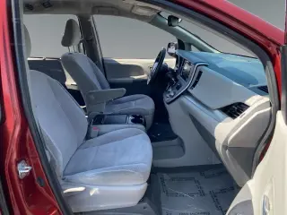 Toyota Sienna 2020 LE 7-Passenger Auto Access Seat 4dr Mini-Van