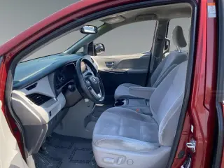 Toyota Sienna 2020 LE 7-Passenger Auto Access Seat 4dr Mini-Van
