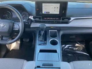 Toyota Sienna 2025 LE 8-Passenger 4dr Mini-Van